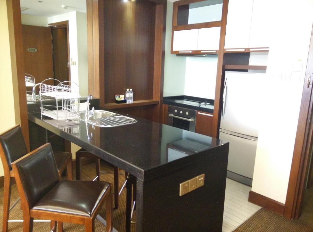 St Giles Gardens Hotel Kuala Lumpur Ngoại thất bức ảnh A kitchen in a hotel suite