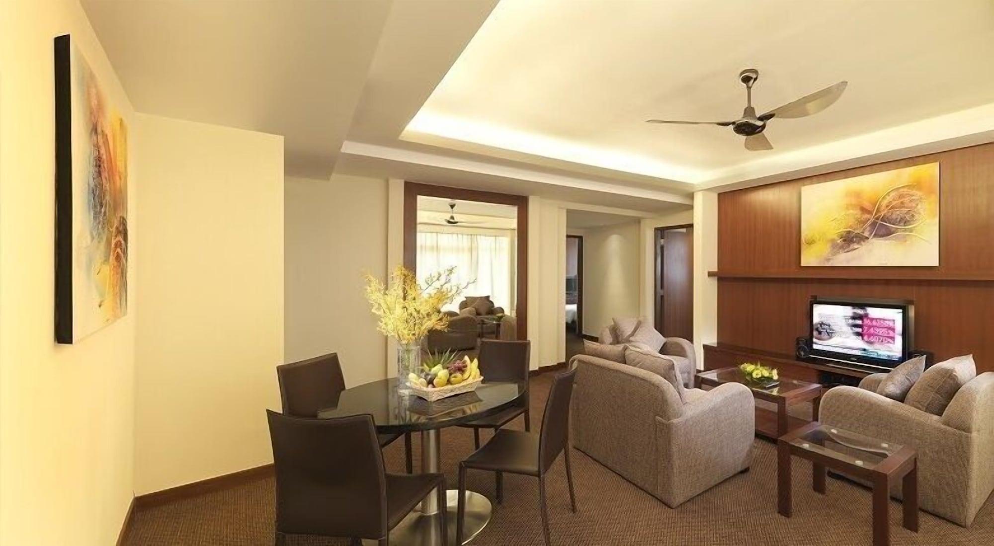 St Giles Gardens Hotel Kuala Lumpur Ngoại thất bức ảnh A typical suite at the hotel